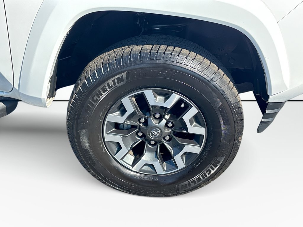 Used 2021 Toyota Tacoma SR5 RWD image 11