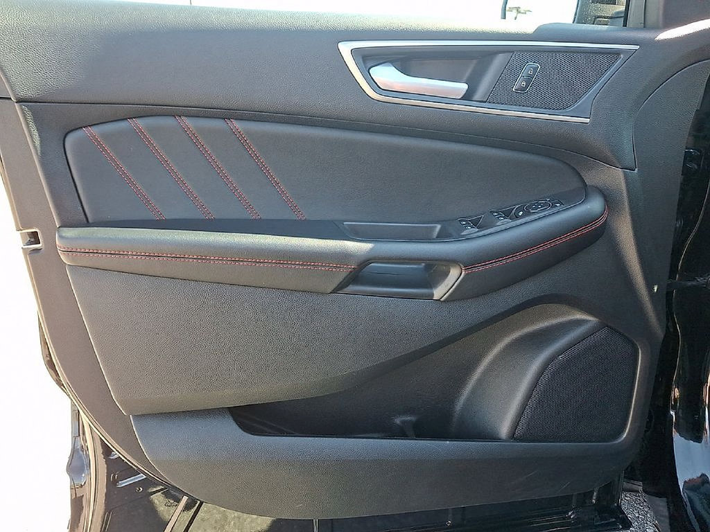 Certified 2024 Ford Edge ST-Line AWD/4WD image 12