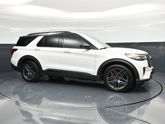 Certified 2025 Ford Explorer ST AWD/4WD image 3
