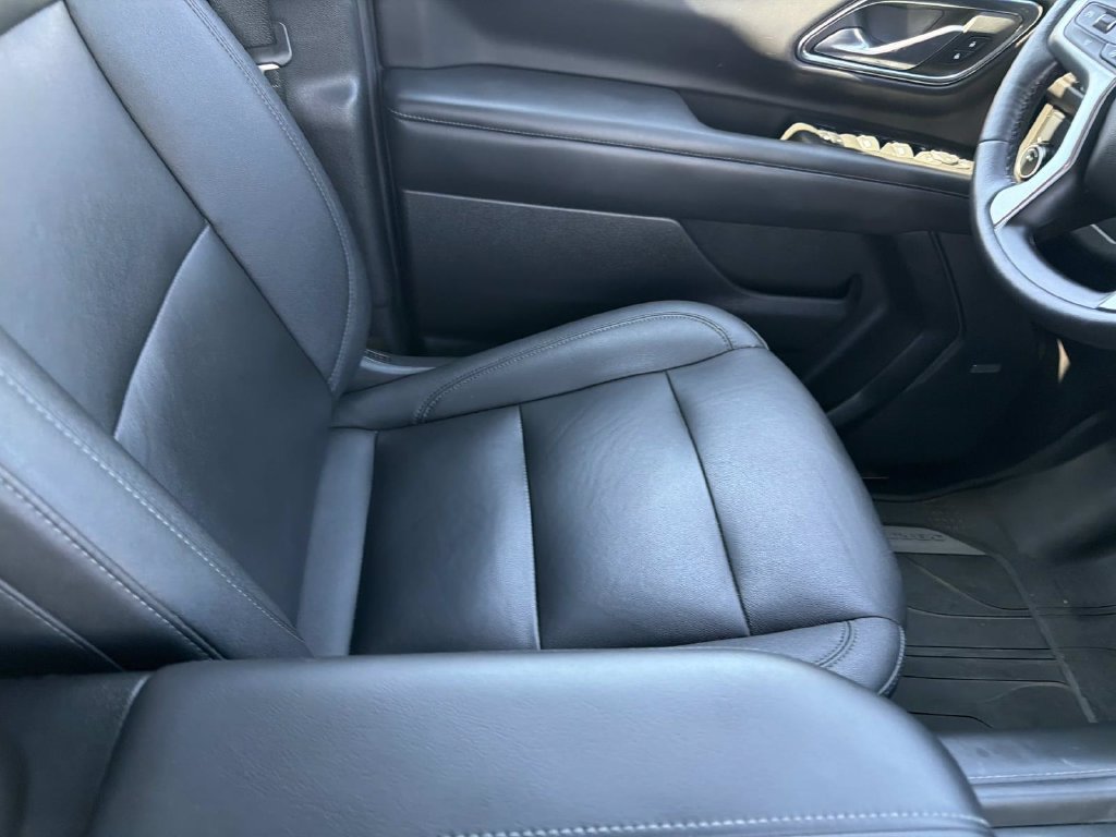 Used 2023 Chevrolet Suburban LT w/ Luxury Package RWD image 14