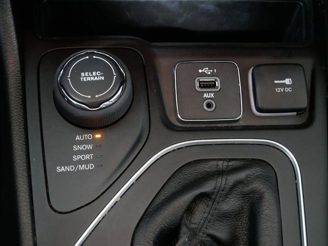 Used 2021 Jeep Cherokee Latitude Lux 80th Anniv w/ Quick Order Package 26U 80TH image 22