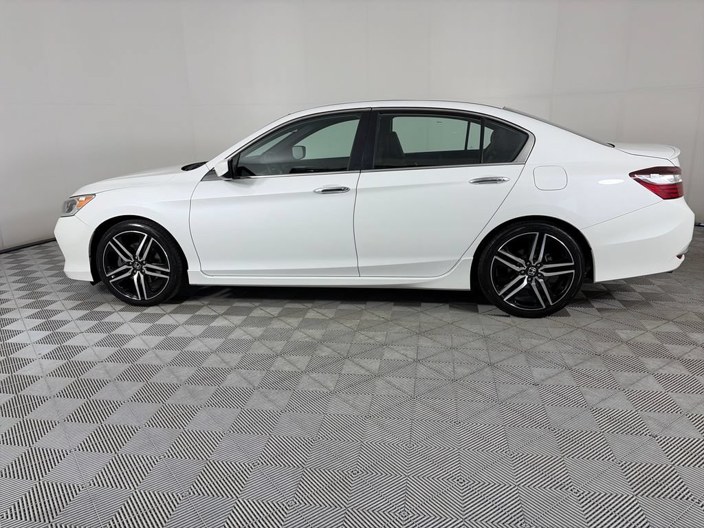 Used 2017 Honda Accord Sport image 4