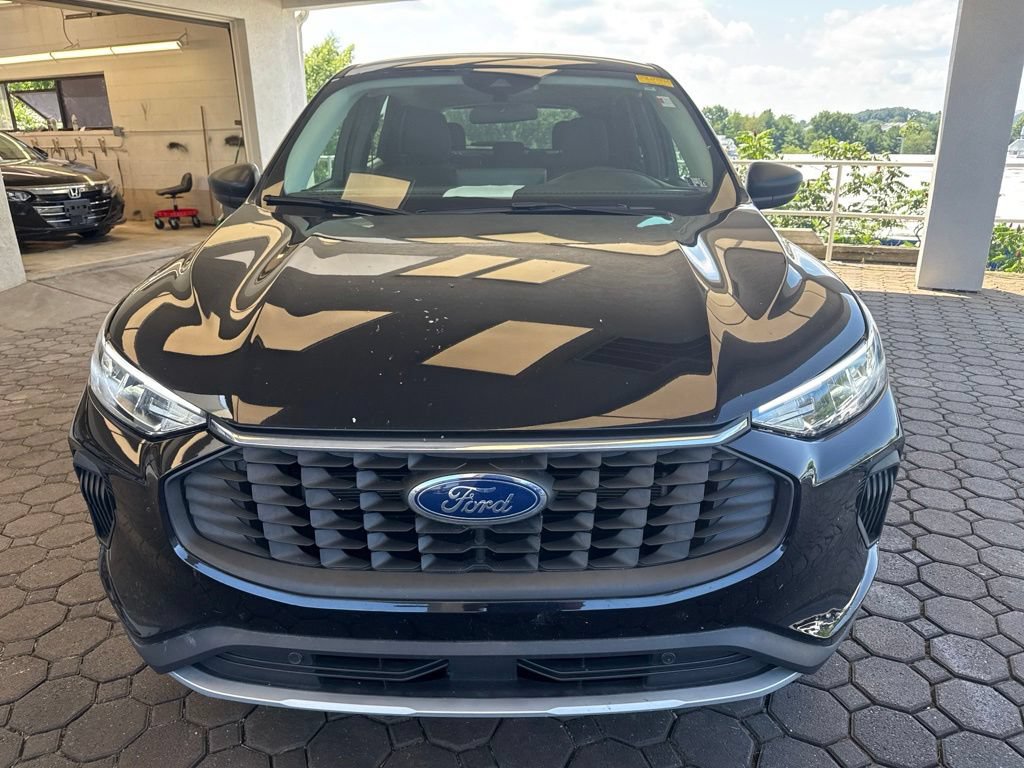 Certified 2023 Ford Escape Active w/ Tech Pack #1 AWD/4WD image 2