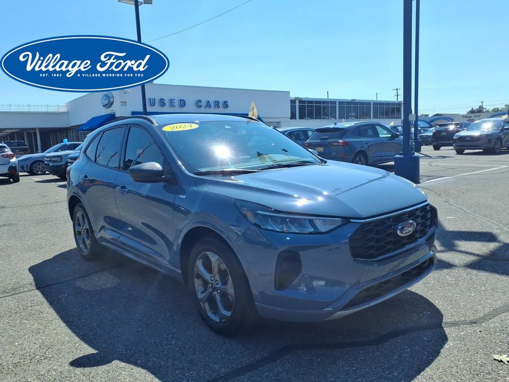 Certified 2024 Ford Escape ST-Line w/ Tech Pack #1 FWD image 4
