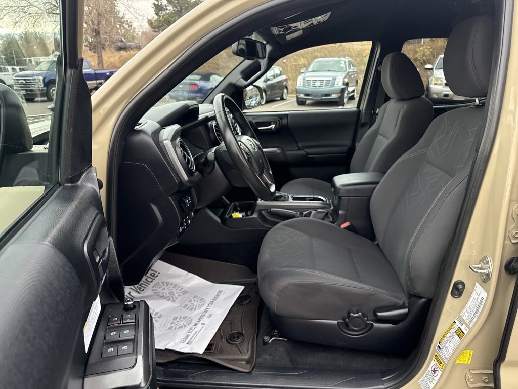 Used 2017 Toyota Tacoma TRD Off-Road image 15
