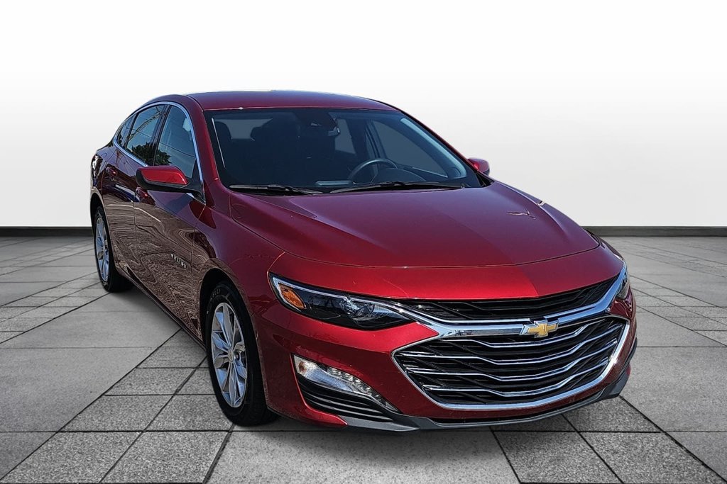Used 2025 Chevrolet Malibu LT FWD image 3