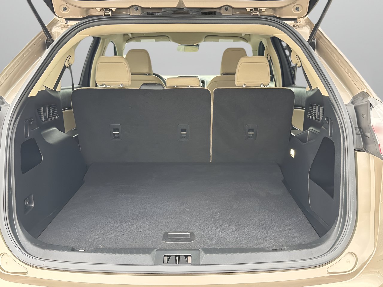 Certified 2020 Ford Edge SE FWD image 8