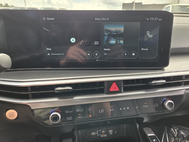 Used 2025 Kia Sorento S w/ Panoramic Sunroof Package FWD image 24