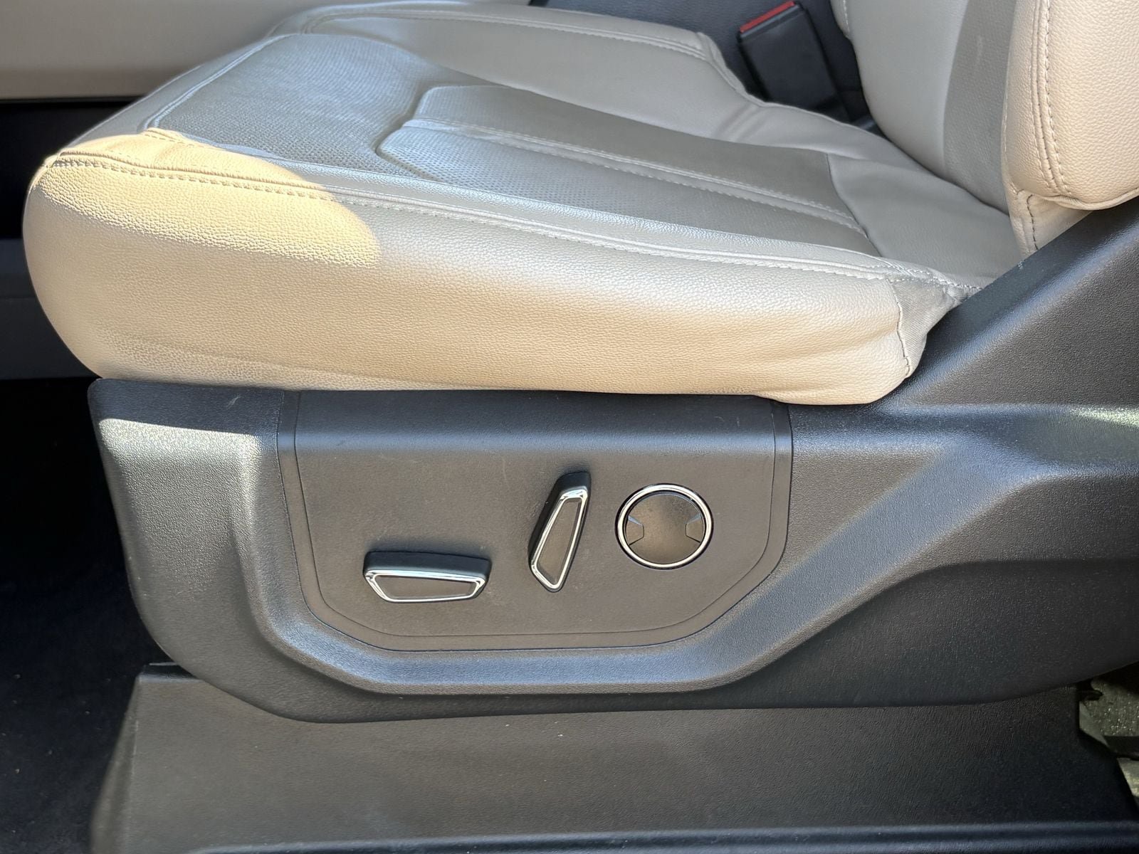 Certified 2024 Ford Expedition Limited RWD image 26