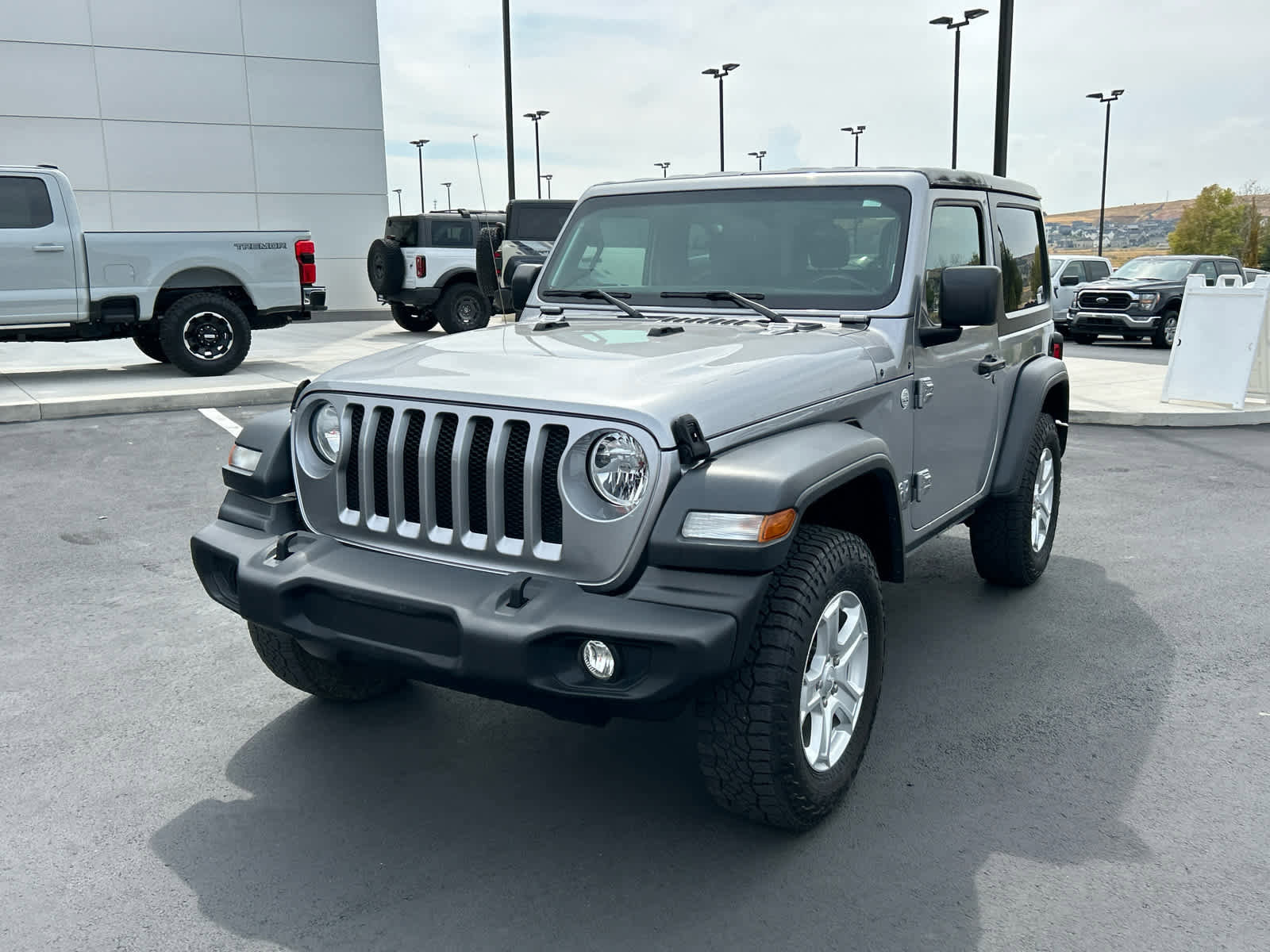 Used 2019 Jeep Wrangler Sport image 2