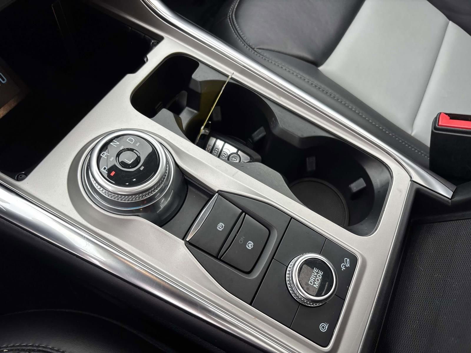 Certified 2022 Ford Explorer XLT w/ Equipment Group 202A image 25