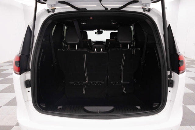 Used 2025 Chrysler Pacifica Select FWD image 11