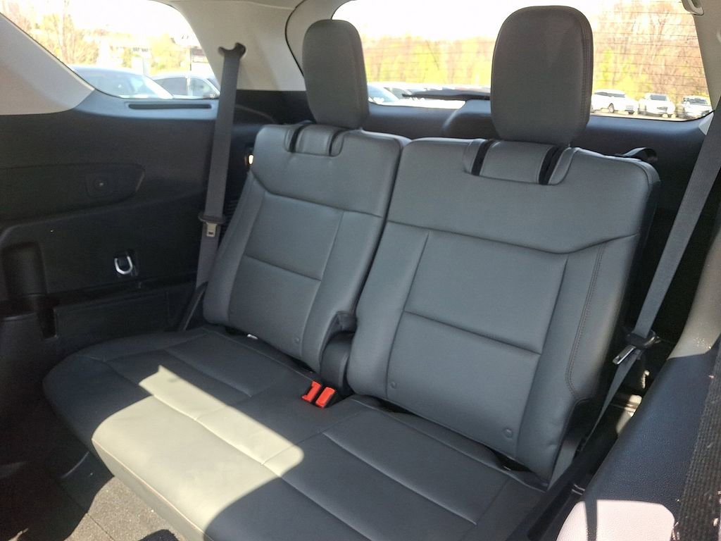 Certified 2025 Ford Explorer Active w/ Active Comfort Package AWD/4WD image 10