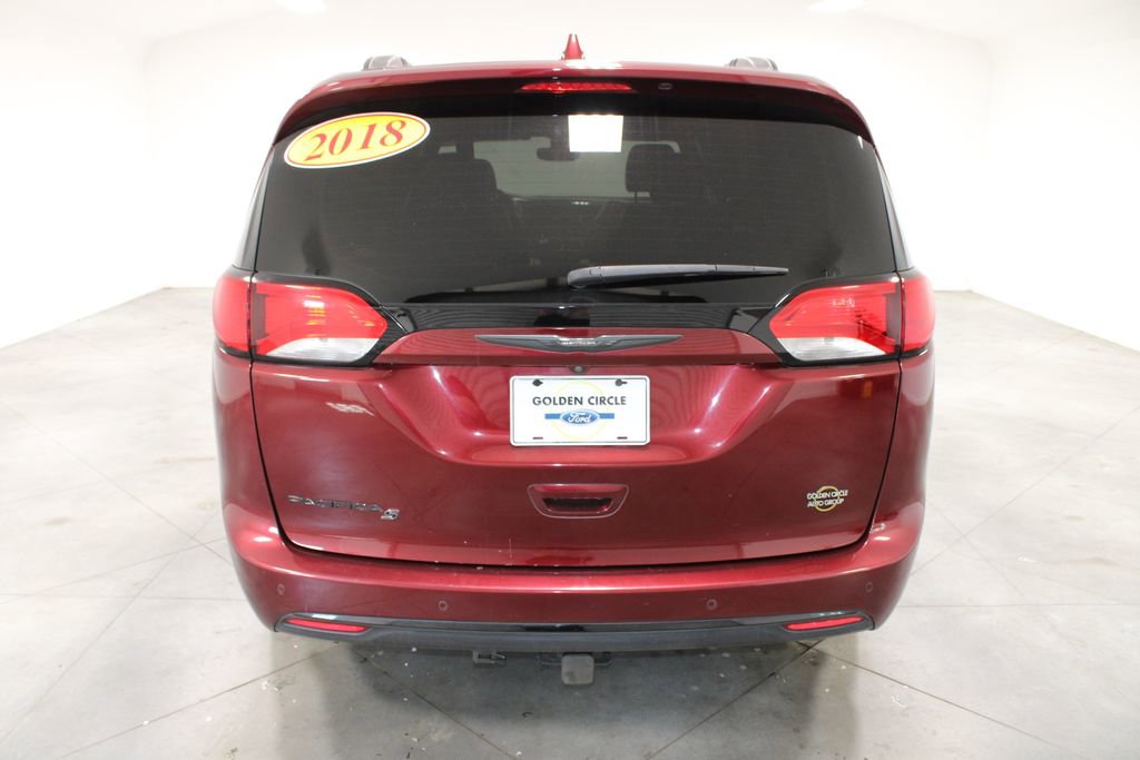 Used 2018 Chrysler Pacifica Touring-L w/ Premium Audio Group FWD image 9