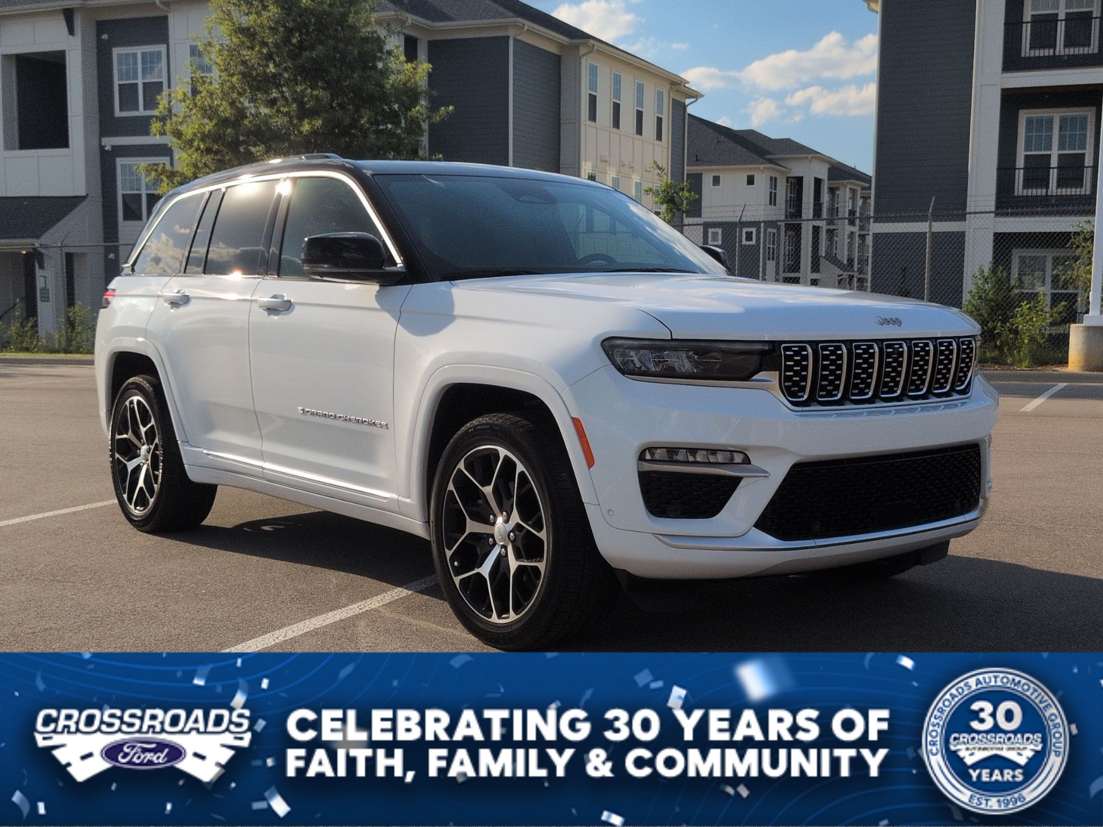 Used 2024 Jeep Grand Cherokee Summit AWD/4WD image 1