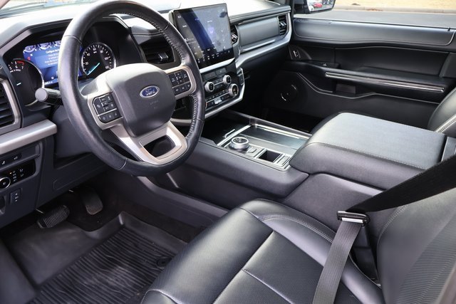 Certified 2023 Ford Expedition XLT image 3
