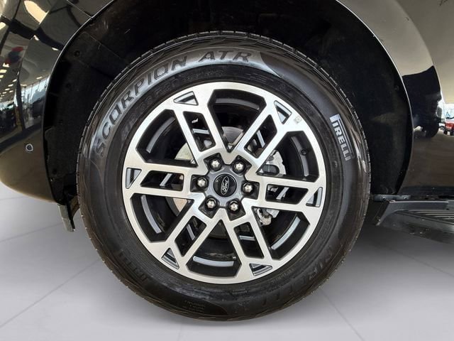 Certified 2025 Ford Expedition Max Active AWD/4WD image 9