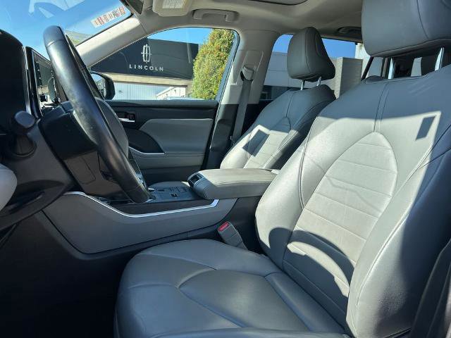 Used 2021 Toyota Highlander XLE image 13