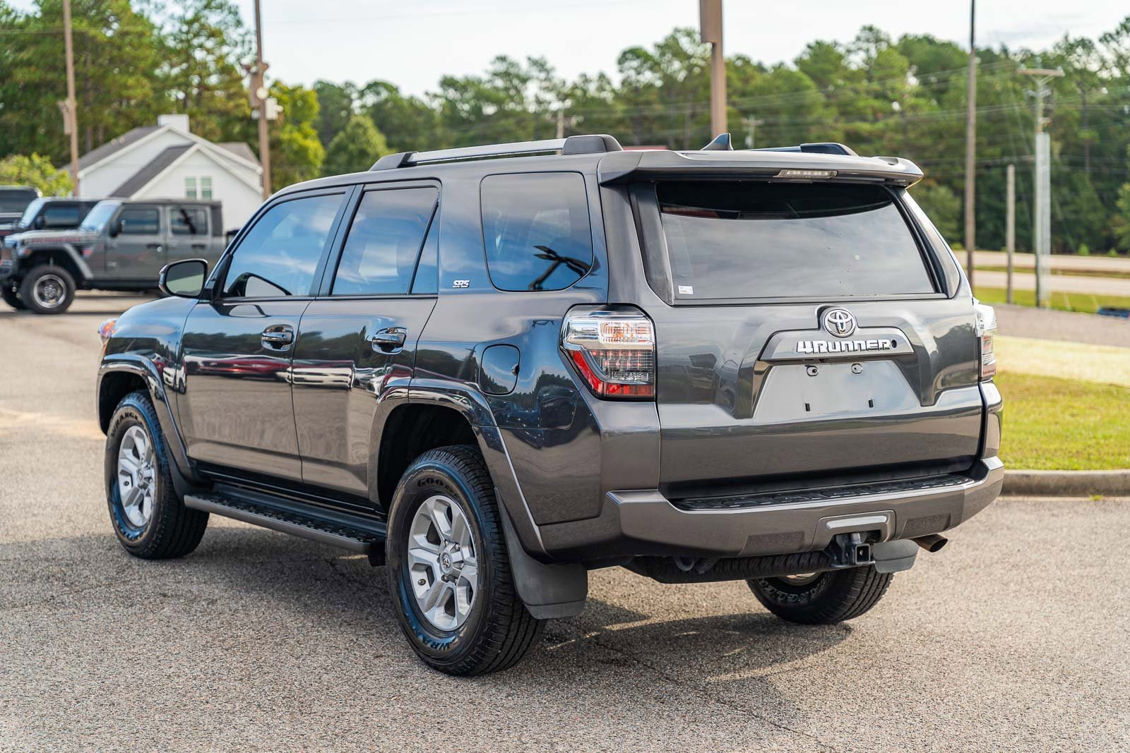 Used 2020 Toyota 4Runner SR5 image 3