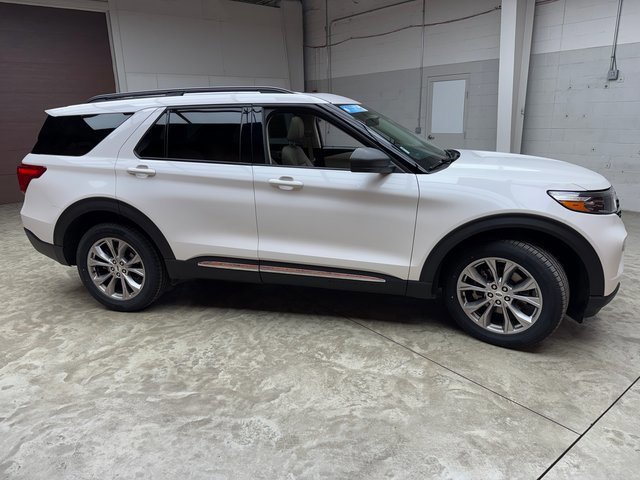 Certified 2022 Ford Explorer XLT w/ Equipment Group 202A image 6
