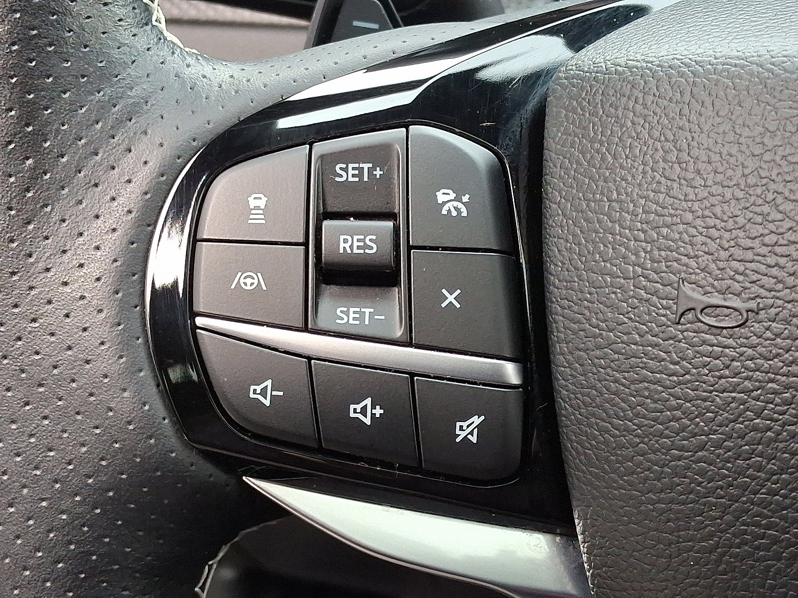 Certified 2022 Ford Explorer ST w/ Equipment Group 401A image 25