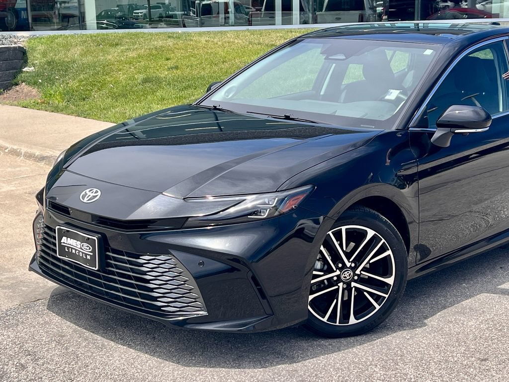 Used 2025 Toyota Camry XLE w/ Premium Plus Package AWD/4WD image 2