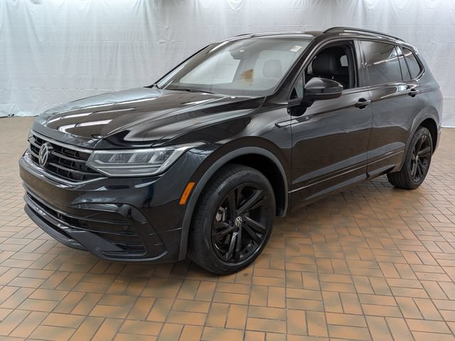 Used 2024 Volkswagen Tiguan SE R-Line w/ MDO Package, Two-Row AWD/4WD image 3