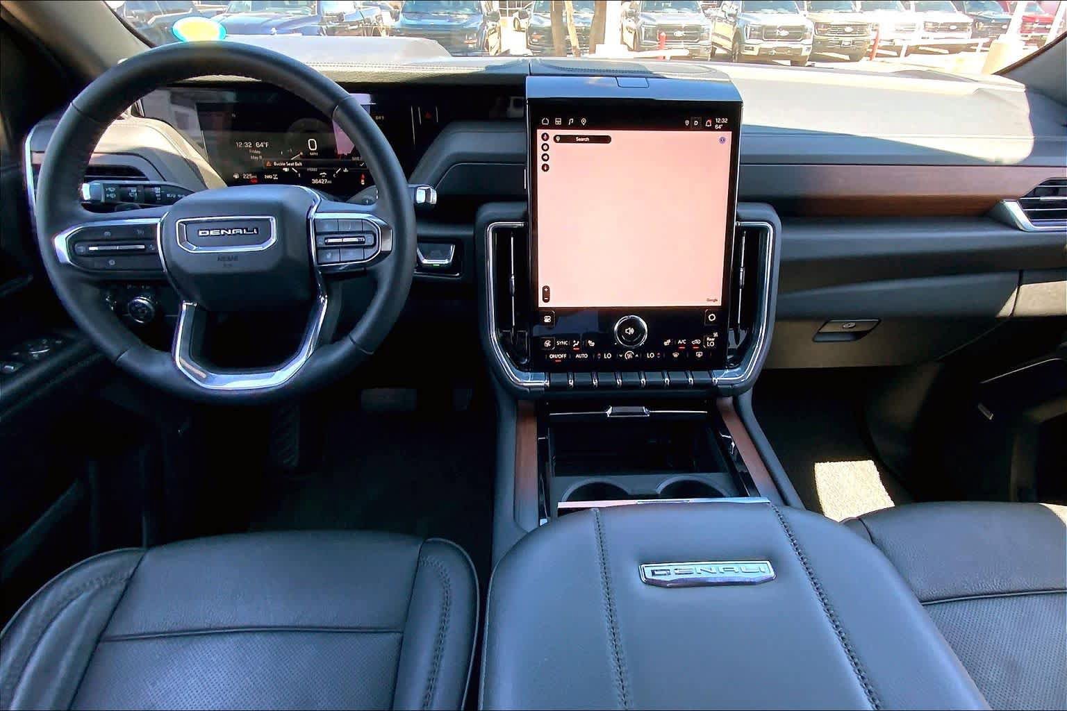 Used 2025 GMC Yukon Denali AWD/4WD image 16