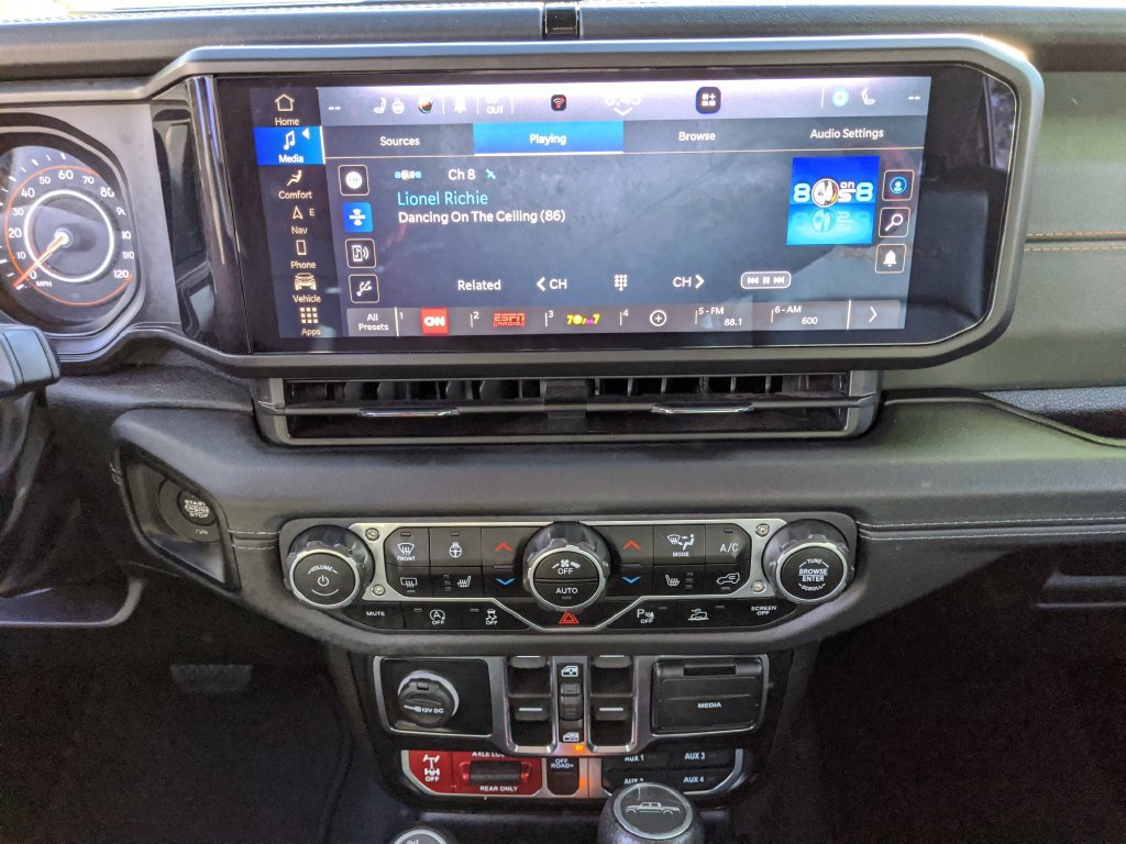 Used 2024 Jeep Gladiator Mojave AWD/4WD image 8