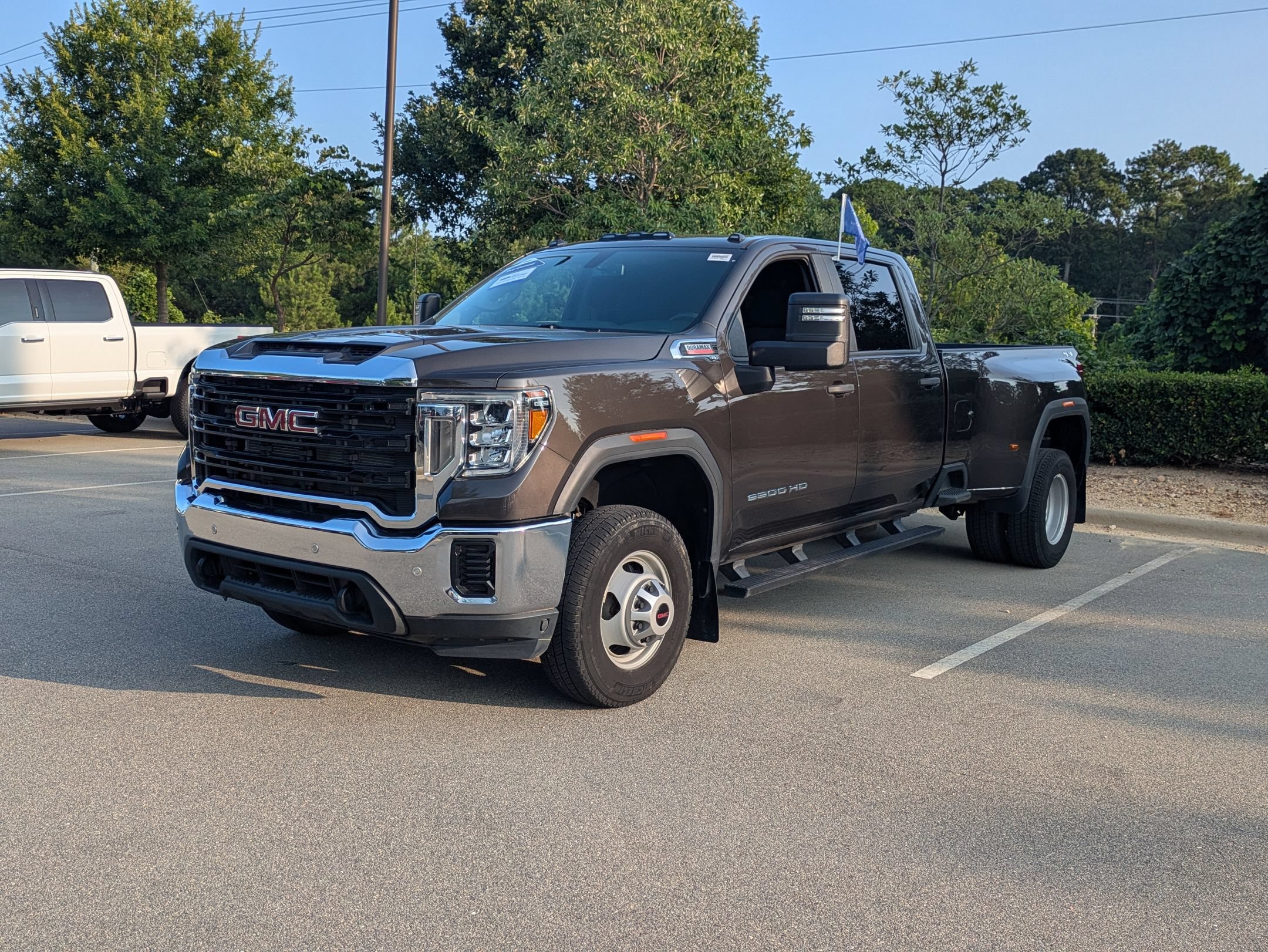Used 2020 GMC Sierra 3500 4x4 Crew Cab w/ Gooseneck/5TH Wheel Package image 8