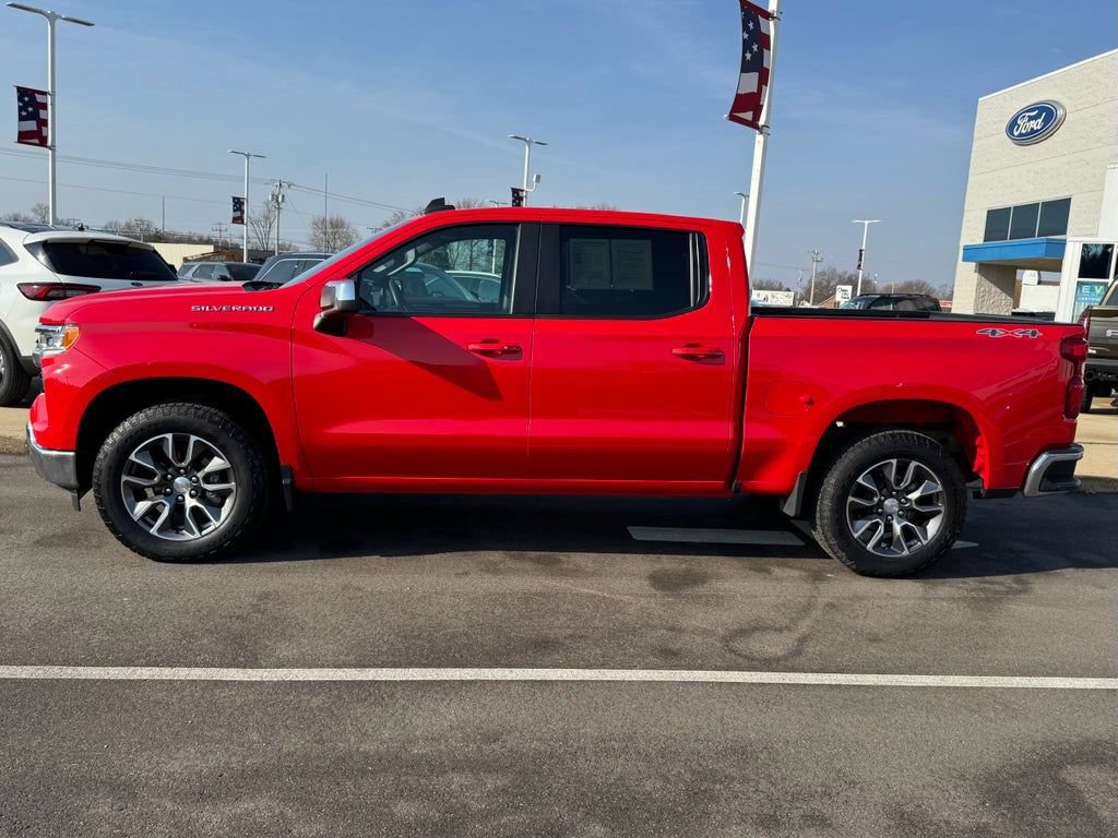 Used 2023 Chevrolet Silverado 1500 LT AWD/4WD image 6