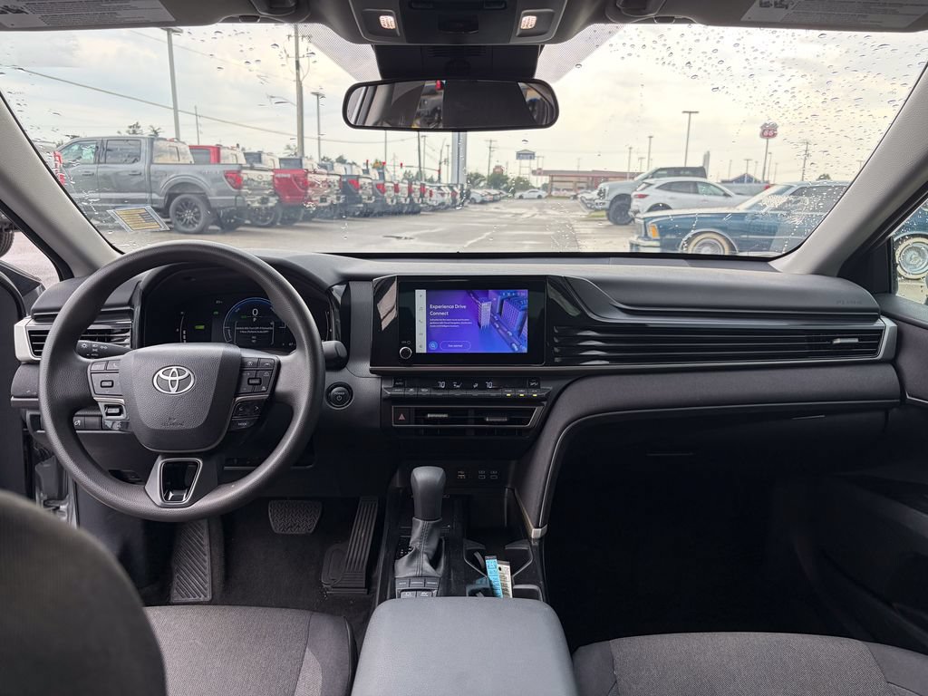 Used 2025 Toyota Camry LE FWD image 28