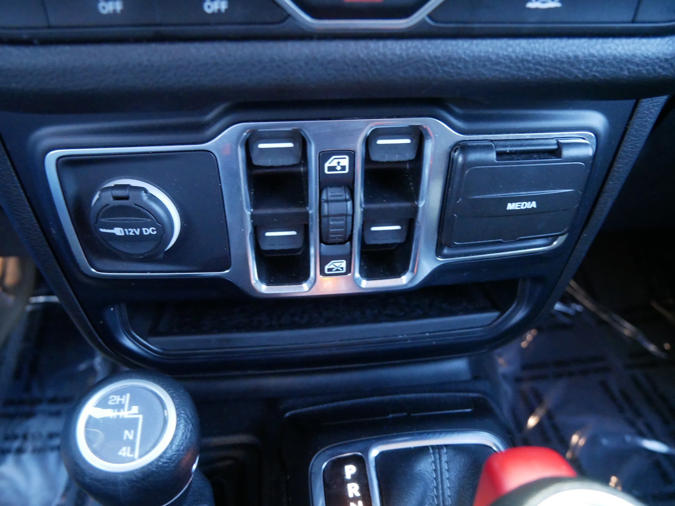 Used 2024 Jeep Wrangler Sport S image 30