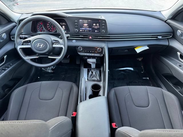 Used 2023 Hyundai Elantra SEL w/ Preferred Accessory Package FWD image 11