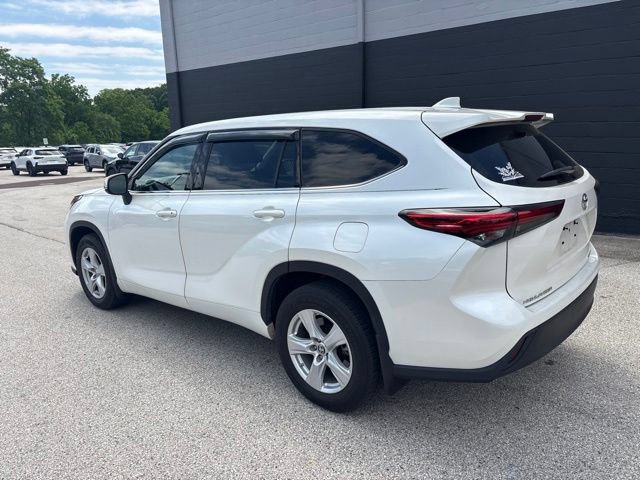 Used 2021 Toyota Highlander LE AWD/4WD image 32