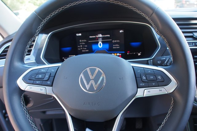 Used 2022 Volkswagen Tiguan SE FWD image 23