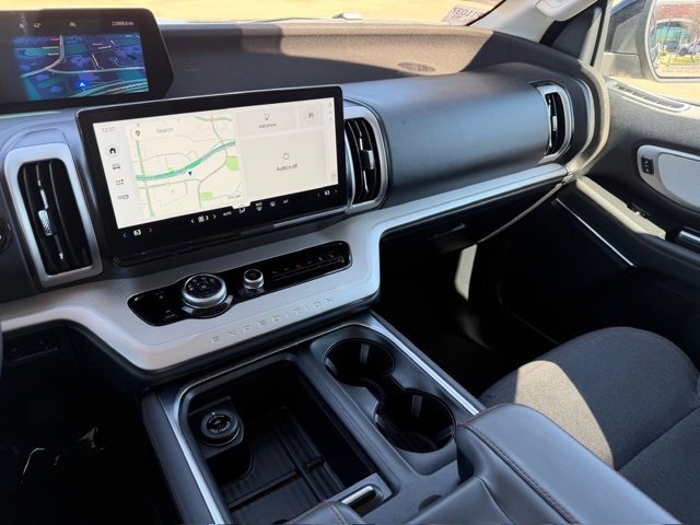 Certified 2025 Ford Expedition Active image 18