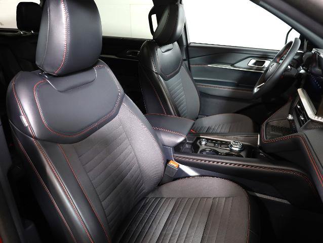 Certified 2025 Ford Explorer ST-Line w/ Premium Package AWD/4WD image 8