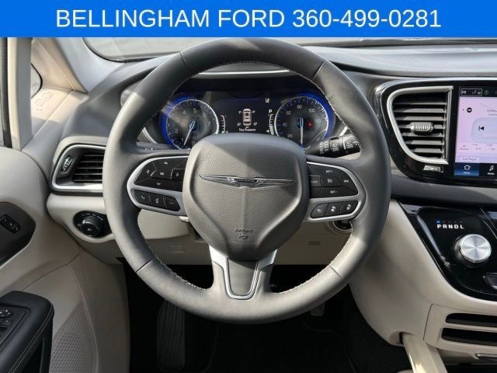Used 2024 Chrysler Pacifica Touring-L image 24