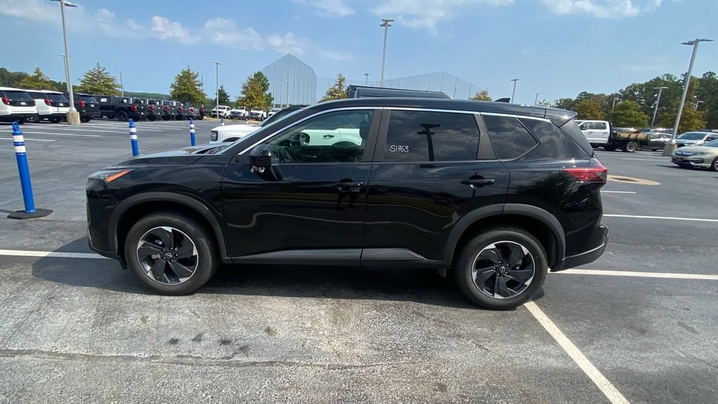 Used 2024 Nissan Rogue SV AWD/4WD image 4