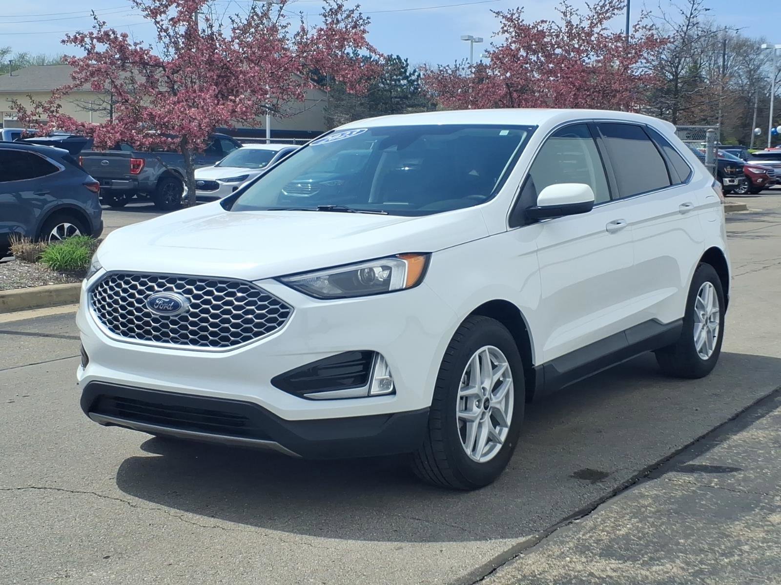 Certified 2023 Ford Edge SEL w/ Convenience Package AWD/4WD image 3