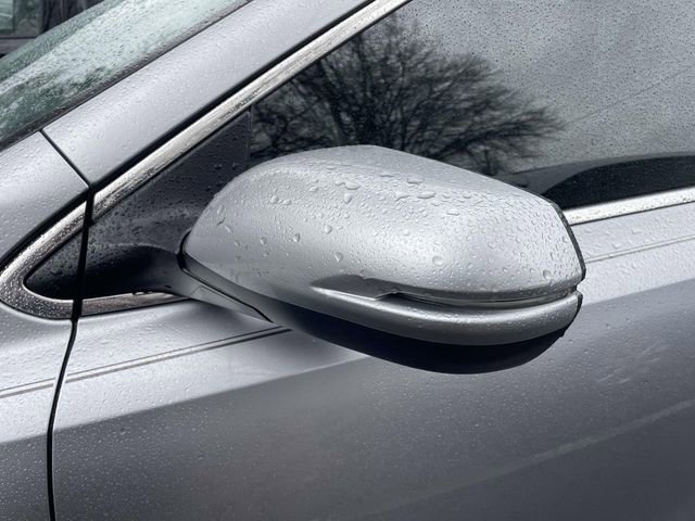 Used 2020 Honda CR-V Touring image 2