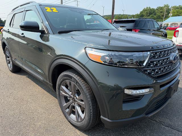 Certified 2022 Ford Explorer XLT w/ Equipment Group 202A AWD/4WD image 1