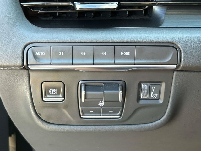 Used 2024 Cadillac Escalade ESV Premium Luxury w/ Performance Package AWD/4WD image 33