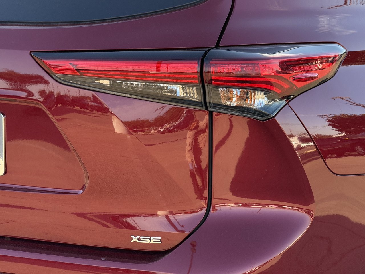 Used 2021 Toyota Highlander XSE FWD image 8