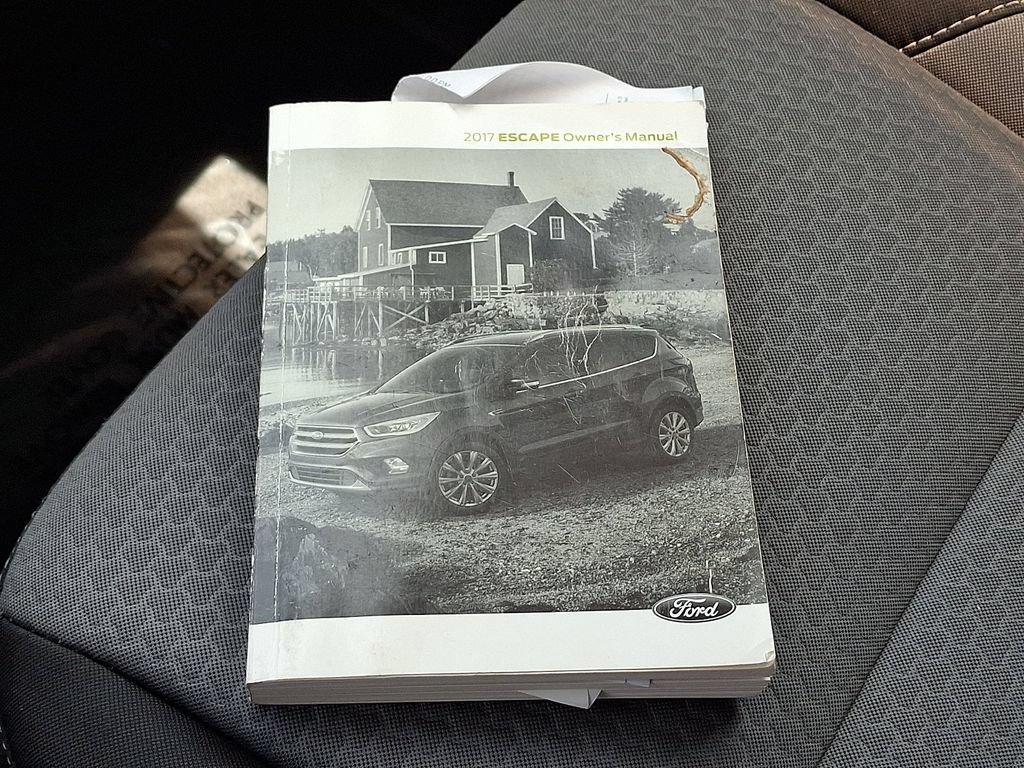 Certified 2017 Ford Escape SE AWD/4WD image 25