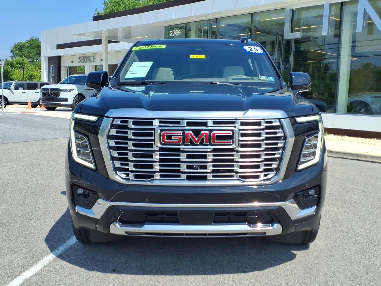 Used 2025 GMC Yukon Denali w/ Denali Reserve Package AWD/4WD image 8
