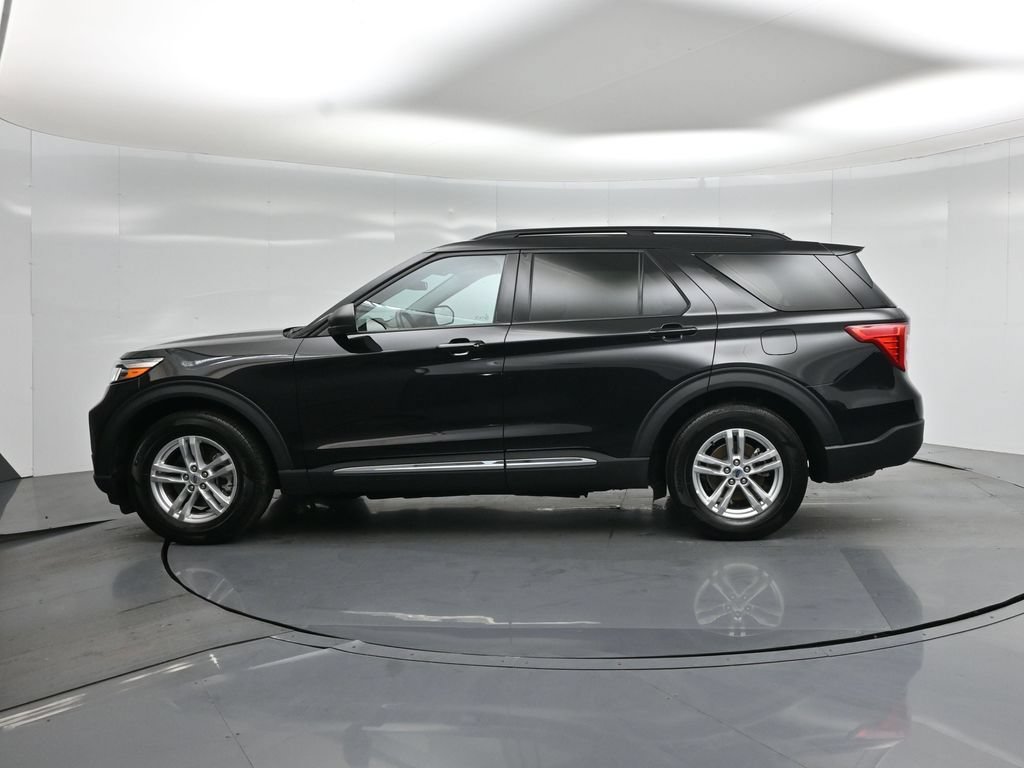 Certified 2023 Ford Explorer XLT w/ Equipment Group 202A RWD image 30