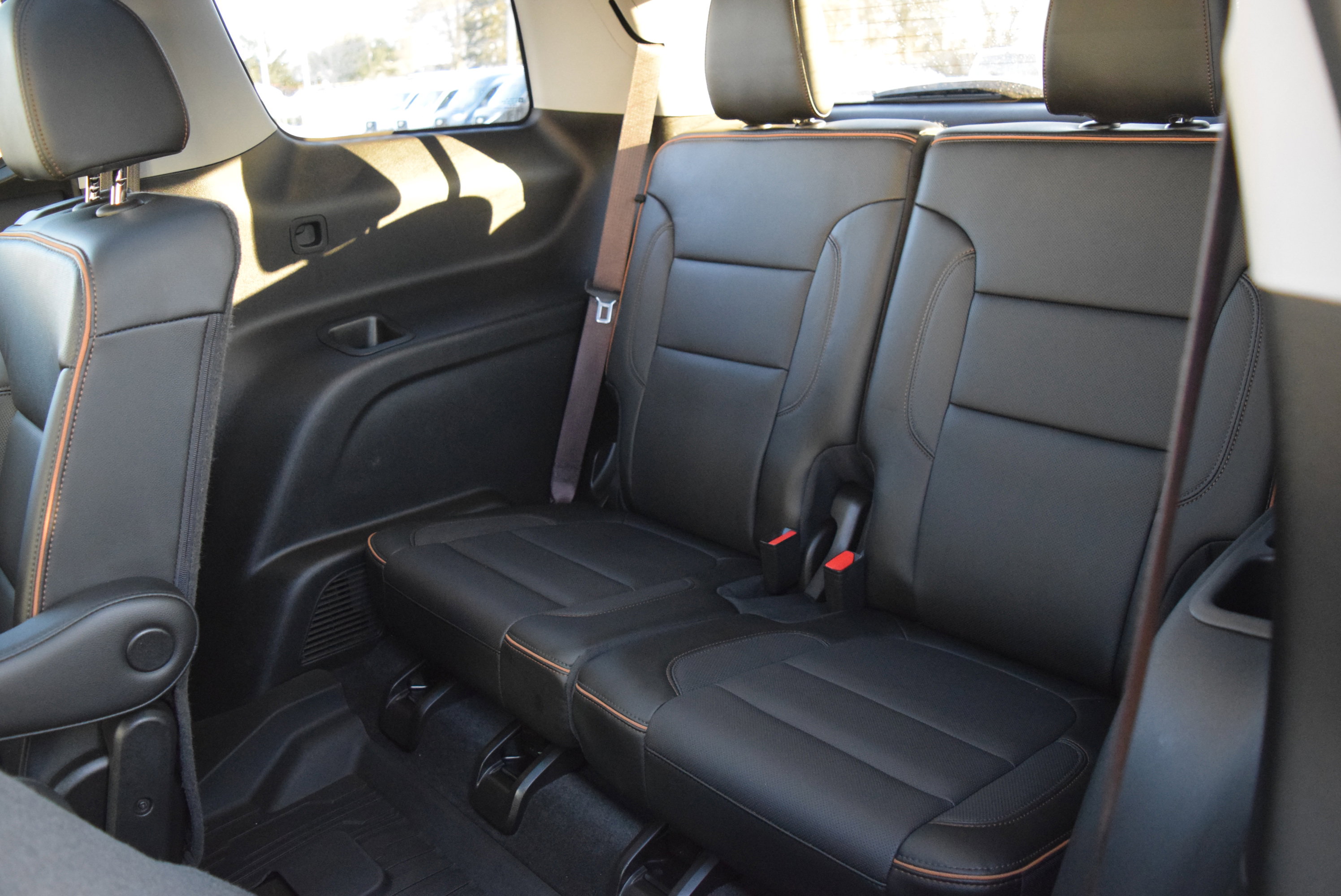 Used 2021 GMC Acadia AT4 w/ Technology Package image 9