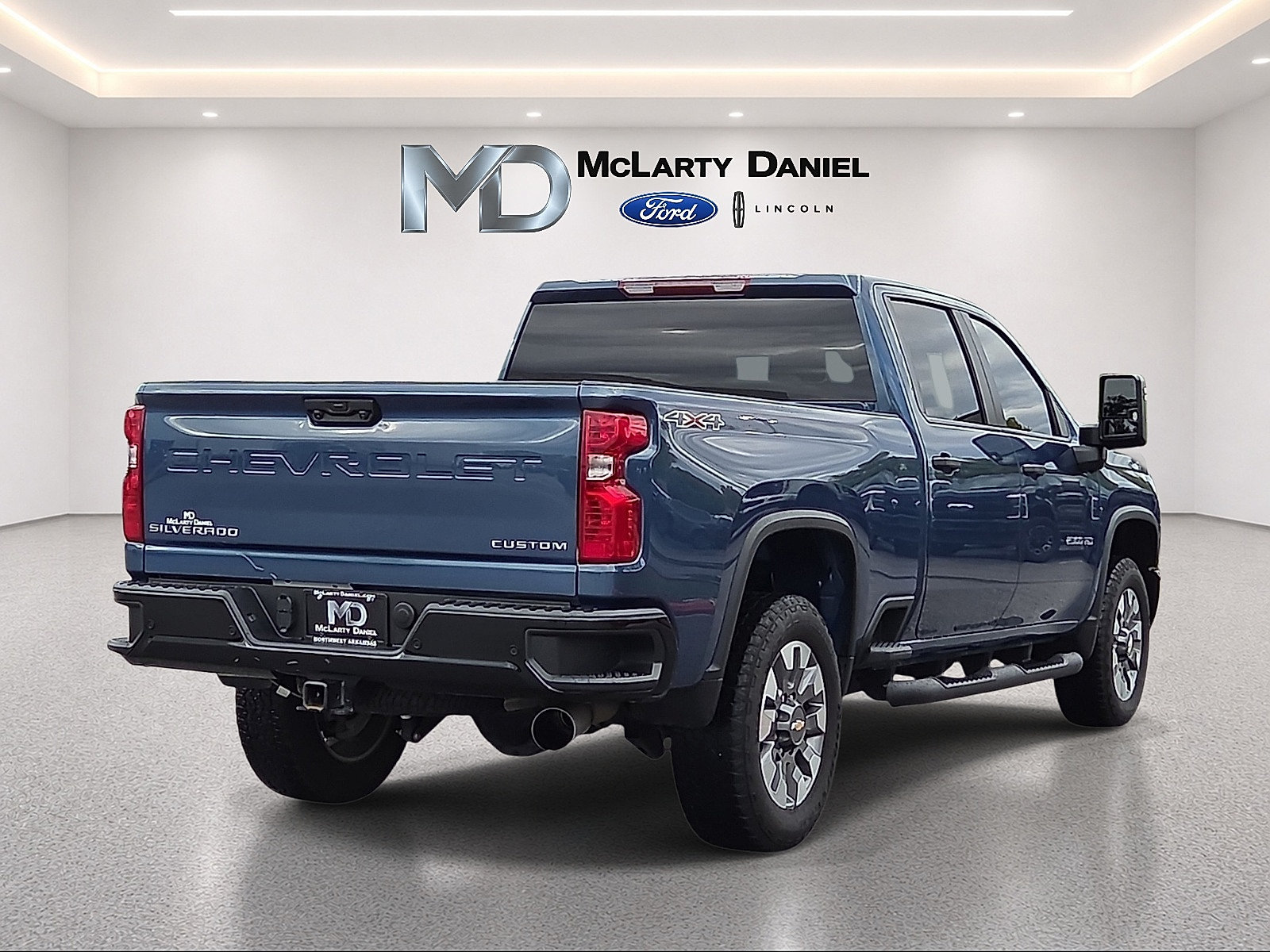 Used 2025 Chevrolet Silverado 2500 Custom w/ Custom Value Package AWD/4WD image 5
